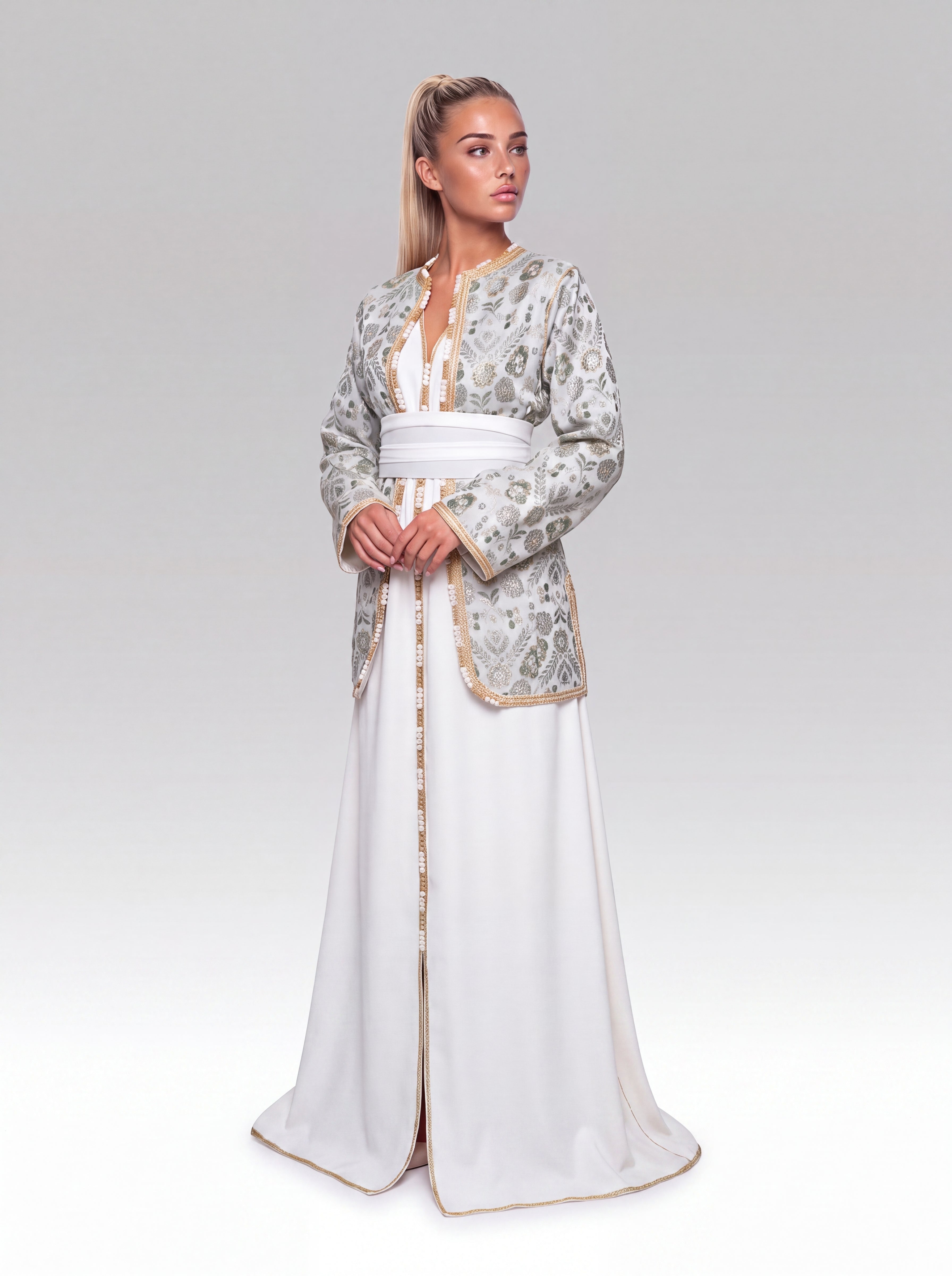Takchita Vert Jade - Takchita marocaine deux pièces de mariage en veste : brocart • robe : crêpe mat, silhouette complète portée de face avec ceinture assortie confectionnée à Fès - Caftan Paris
